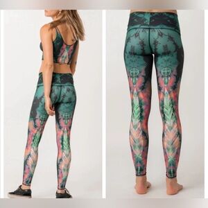 Eagle Feather Green Hot Pant womens yoga Leggings by teeki